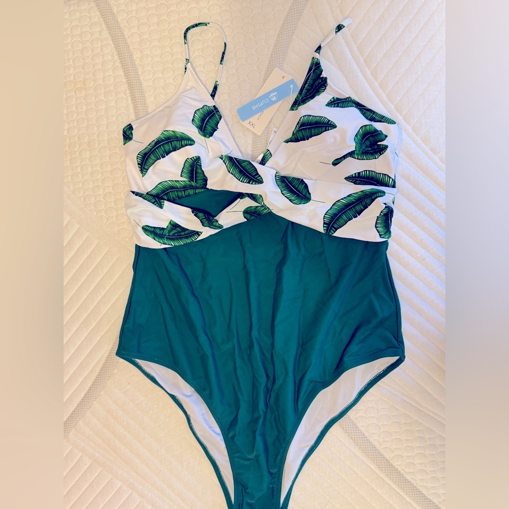 Cupshe green and white botanical print one piece swimsuit. NWT XXL